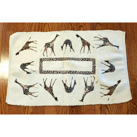 Appliqued Giraffe Rug or Wall Hanging Cream Colored Wool 31x20" - Picture 1 of 6